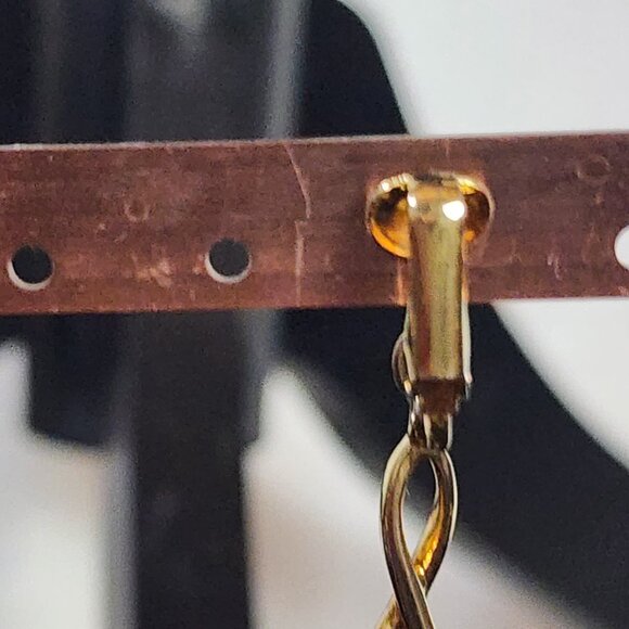 Avon Gold Tone Faux Opal Dangle Drop Figure Eight Vintage Magnet Clip On Earring - Picture 7 of 16